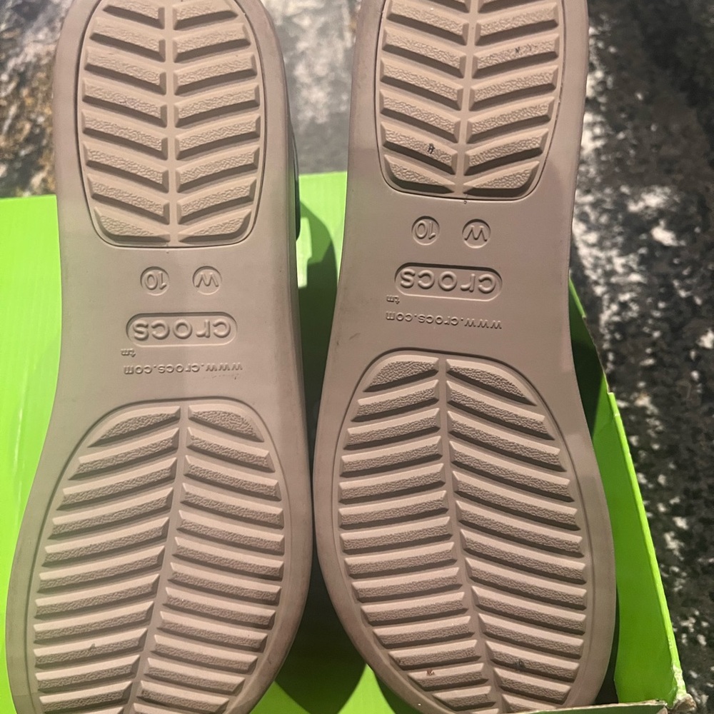 CROCS Women's Black and Tan Sandals Like New Size 10 - Picture 3 of 5